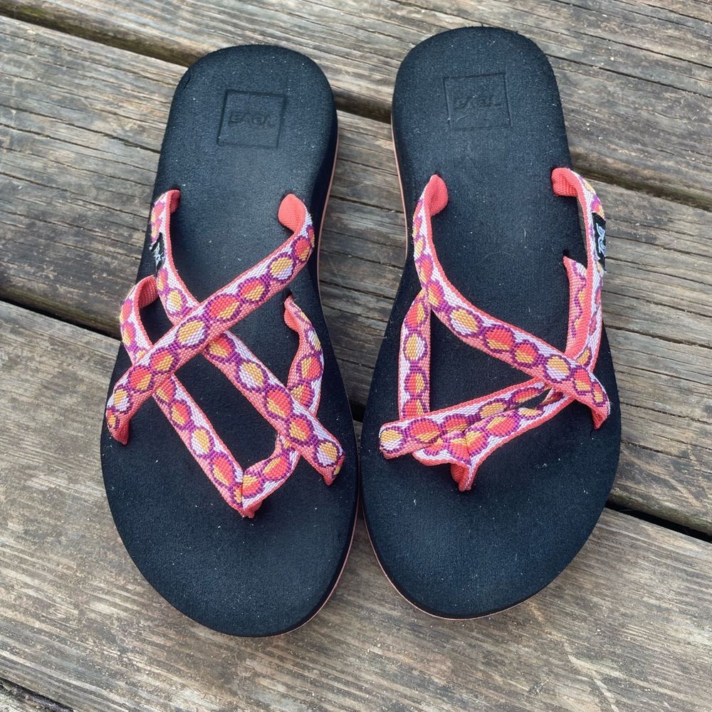 Teva Shoes Women's Olowahu Zaro Tiger Lily Black  Polyester Sandal Size 7